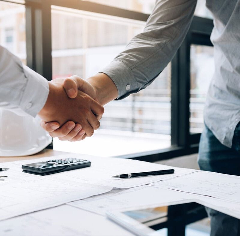 lawyer and contractor solving a construction dispute in San Diego