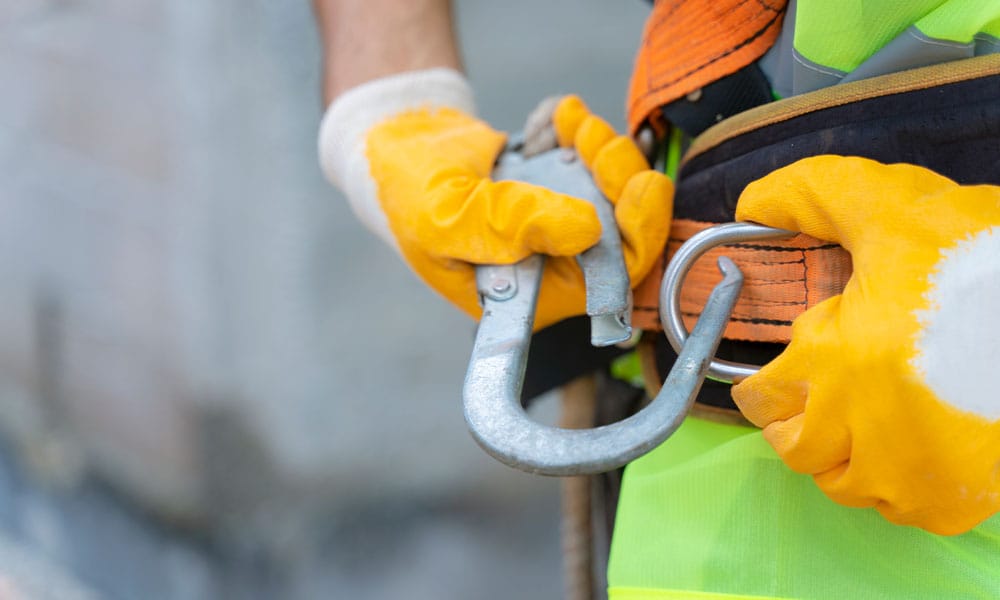 construction worker in los angeles using safety equipment to prevent falling